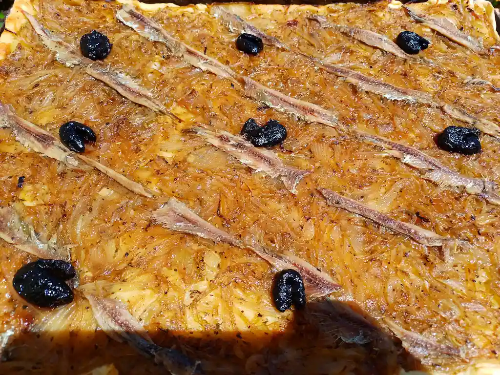 Pissaladière dans apéritif dinatoire par océane pâtisserie & brunch