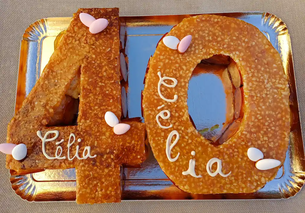 Pièce montée en choux 40 garnie à la vanille fait par océane pâtisserie