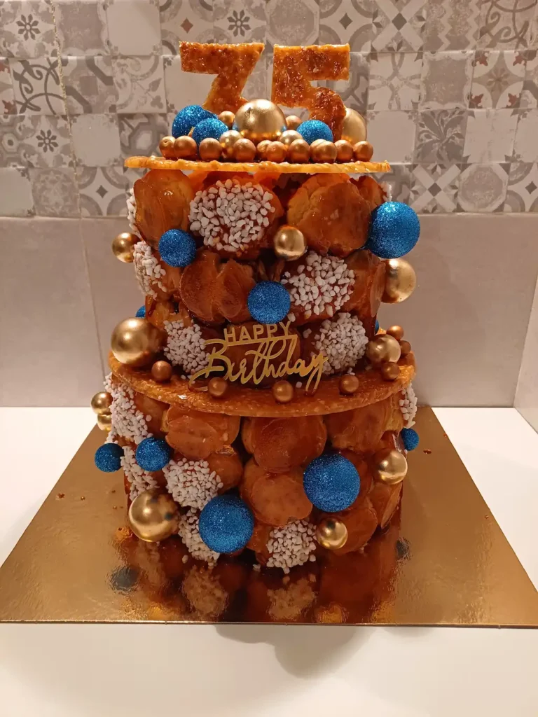 Pièce montée en choux sur 2 étages garnie à la vanille fait par océane patisserie