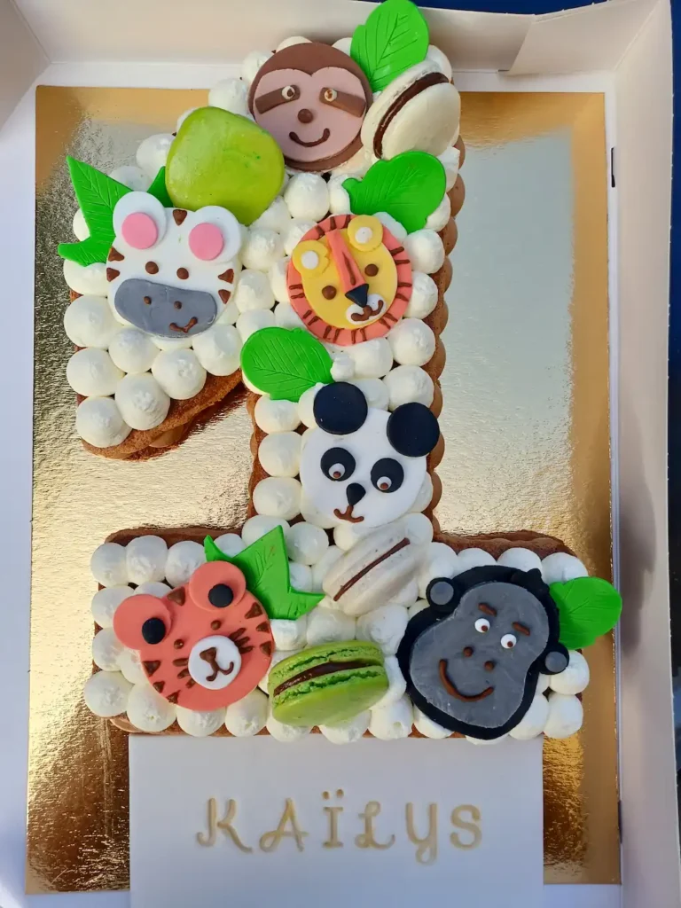 Number cake "1" thème animaux fait par Océane Pâtisserie & Brunch