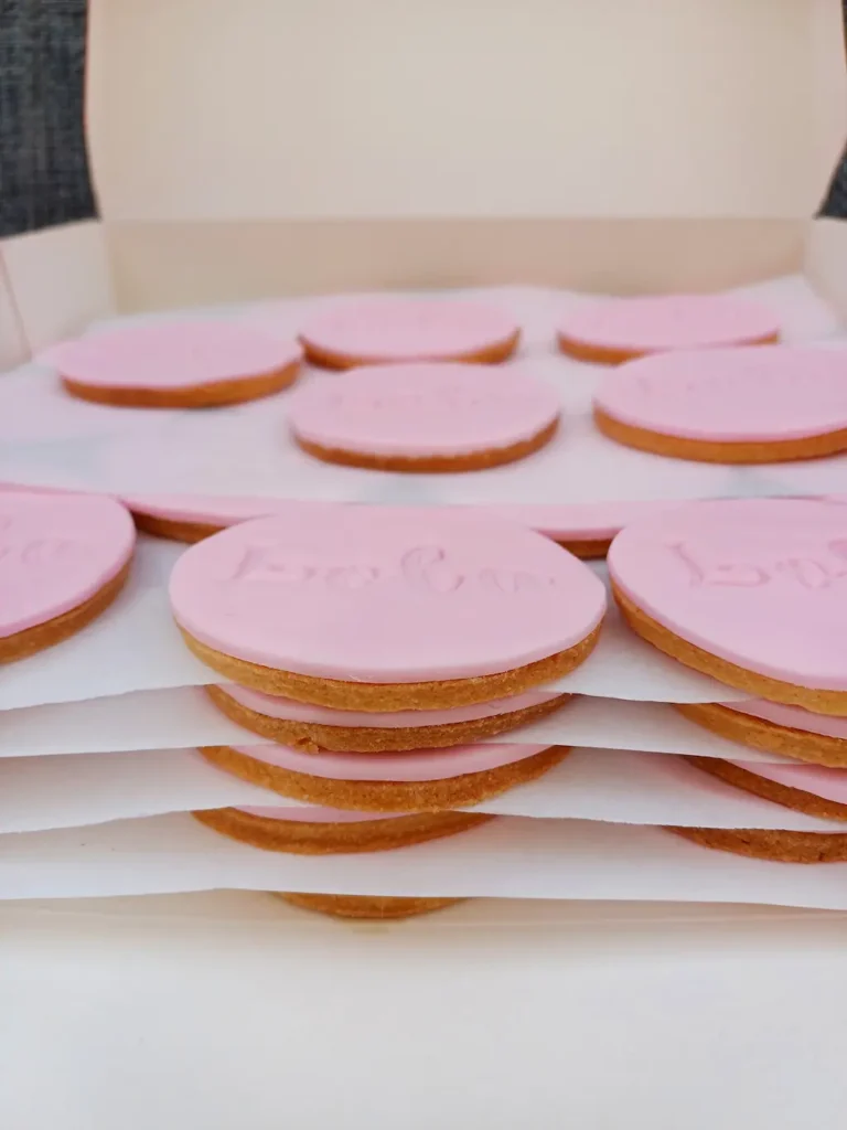Sablés personnalisés Lola fait par Océane Pâtisserie & Brunch