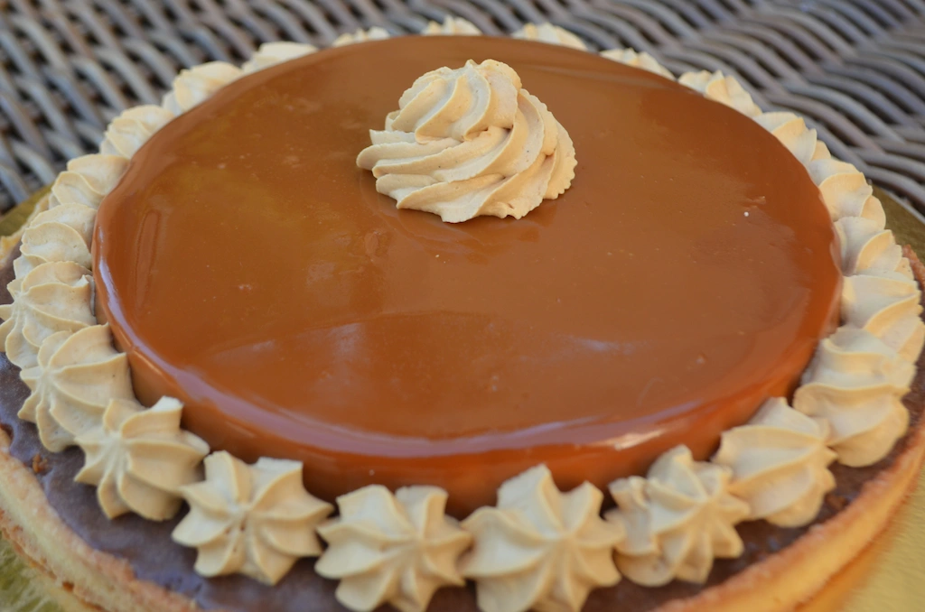 Tarte chocolat caramel fait par Océane Pâtisserie & Brunch