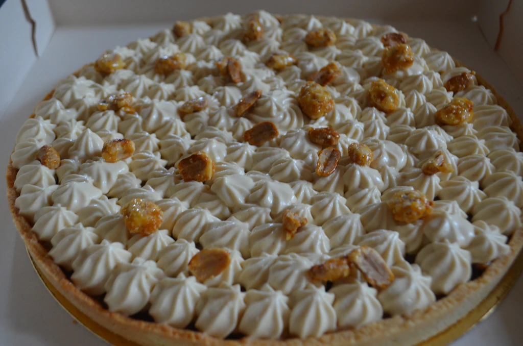 Tarte Snickers faites par océane pâtisserie & brunch